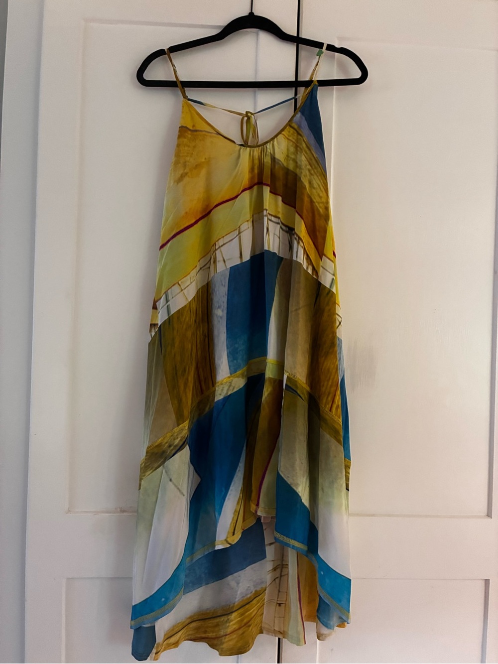 100 % silk dress, large. Light weight, slight high-low, stunning!